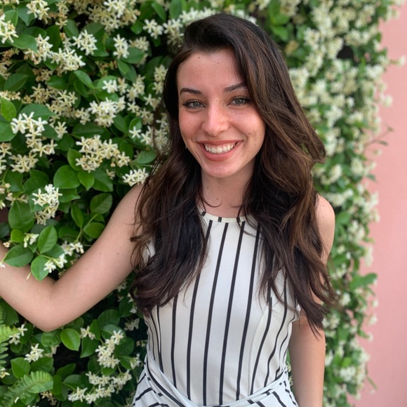 Meet your Posher, Carlee - Picture 1 of 2
